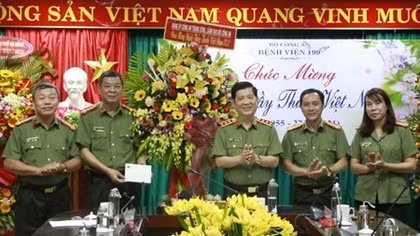 Thứ trưởng Nguyễn Văn Sơn chúc mừng Ngày Thầy thuốc Việt Nam tại Bệnh viện 199