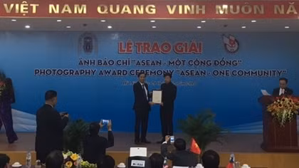 Trao giải Ảnh báo chí “ASEAN - Một cộng đồng”