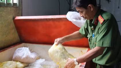 Một cơ sở sản xuất chả cá ở An Giang sử dụng hàn the