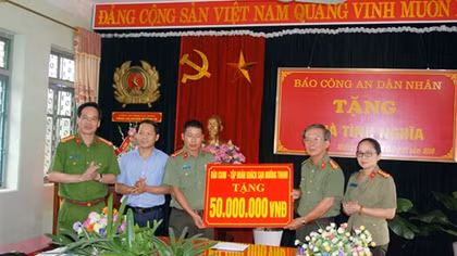 Chia sẻ khó khăn với những người lính nơi phên giậu Tổ quốc