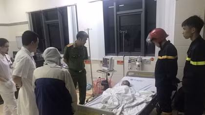 Trung tá Công an lao vào lửa cứu cháu bé 3 tuổi mắc kẹt trong đám cháy