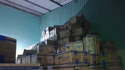 Phát hiện kho hàng chứa 5 triệu găng tay y tế giả