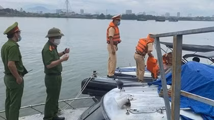 Đến từng tàu, xuống từng nhà hỗ trợ người dân phòng chống bão số 5