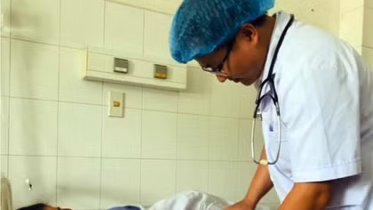 Thai phụ bị sốt xuất huyết được cấp cứu kịp thời nên “mẹ tròn con vuông”