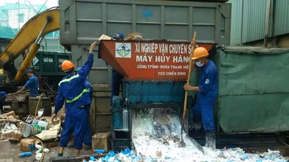 Tiêu hủy 50 tấn hóa mỹ phẩm, thực phẩm nhập lậu trị giá 18 tỷ đồng
