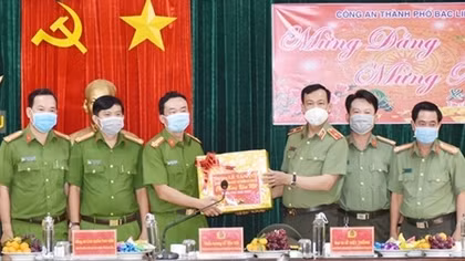 Thứ trưởng Lê Tấn Tới kiểm tra công tác tại Công an tỉnh Bạc Liêu 