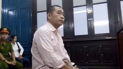Đâm chết tình địch ngay trên giường khi phát hiện vợ ngoại tình