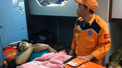 Cứu thuyền viên gặp nạn tại khu vực đảo Bạch Long Vỹ