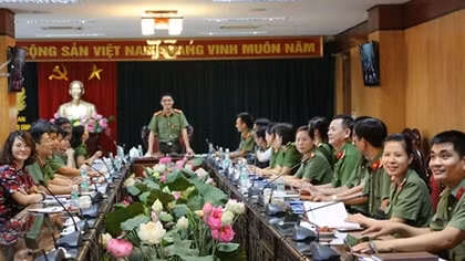 Đẩy mạnh các phong trào thi đua lao động giỏi, lao động sáng tạo