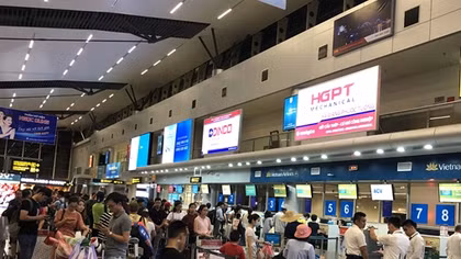 Bị từ chối làm thủ tục, nam hành khách tát nhân viên hàng không