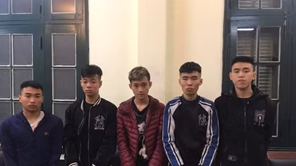 Bắt nhóm đối tượng dùng kiếm gây 4 vụ cướp ở Hà Nội 