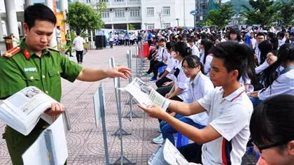 Những người lính trên hai mặt trận