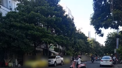 Tài xế taxi Tiên Sa tử vong trong xe đang nổ máy