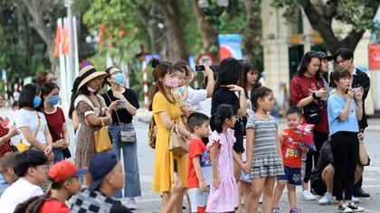 Hà Nội tiếp tục hạn chế tập trung đông người tại nơi công cộng