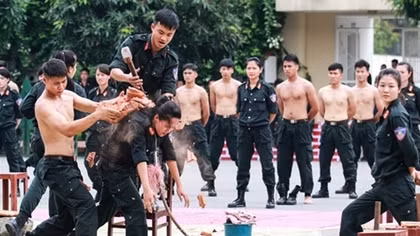 Mãn nhãn với màn đấu võ, luyện khí công của Cảnh sát đặc nhiệm 