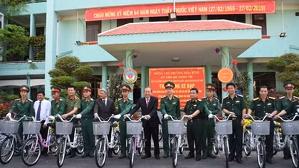 Phó Thủ tướng Thường trực Trương Hoà Bình thăm và làm việc tại Bệnh viện Quân Y 175