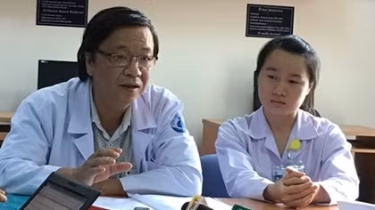 Ca mổ trong đêm cứu bé trai 11 tuổi khỏi bị liệt 2 chân