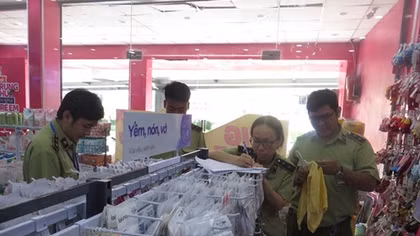 Đồng loạt kiểm tra chuỗi siêu thị Con Cưng sau nghi vấn tráo tem mác