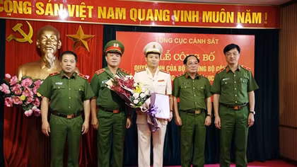 Trao quyết định bổ nhiệm Cục trưởng Cục Cảnh sát hình sự