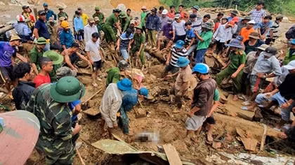 Tìm kiếm những nạn nhân bị vùi lấp ở Trà Leng