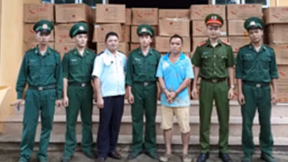Người đàn ông nhập cảnh lậu cùng hơn 2,5 tấn pháo