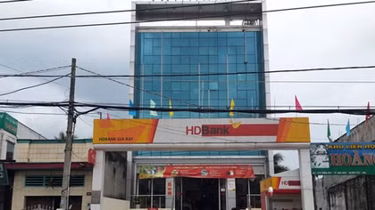 Tên cướp ngân hàng ở Đồng Nai dùng bom tự chế giả