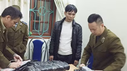 Vận chuyển gần 200 điện thoại nhập lậu