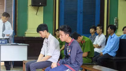Nam sinh đâm chết người vì bạn gái bị nói xấu trên facebook