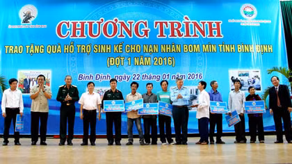 Hỗ trợ sinh kế cho 20 nạn nhân bom mìn có hoàn cảnh khó khăn