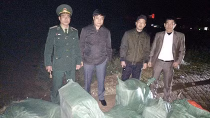 Hơn 2 tạ pháo nổ được “cõng” lậu qua biên giới