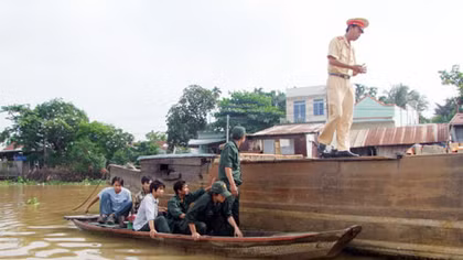 Cuộc chiến chống cát tặc trên sông Đồng Nai