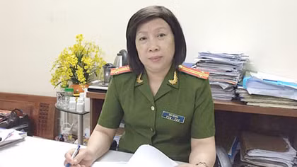 Trong giá lạnh, hoa hồng vẫn nở