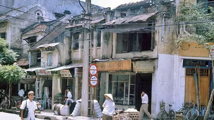 Người mang trăng quê vào phố