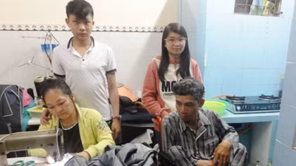 Hạnh phúc đơn sơ của cặp vợ chồng khuyết tật
