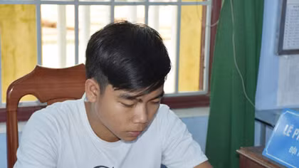 Tên trộm tuổi teen và cú đột nhập hiệu bạc lúc nửa đêm