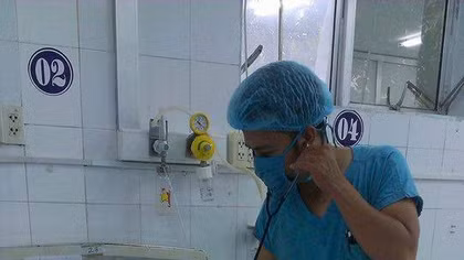 Mổ lấy thai và cứu sống sản phụ mang bầu lần thứ 8 bị nhau cài răng lược