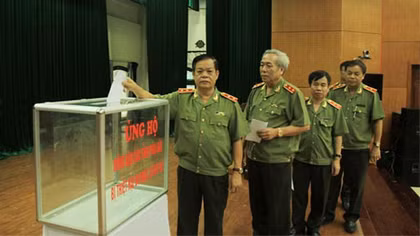  Quyên góp 1 ngày lương ủng hộ đồng bào gặp thiên tai