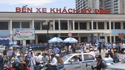 Nhiều bãi trông xe tại bến xe Mỹ Đình ‘chặt chém’ giá cao