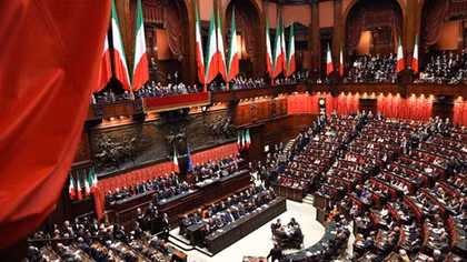 Các nghị sĩ Hạ viện Italia mắc nợ 20.000 euro tiền... uống cà phê