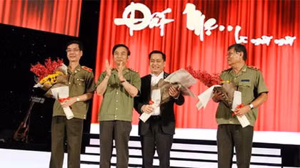 Những tấm lòng vàng trong chương trình ca nhạc “Đất Mẹ là mãi mãi”