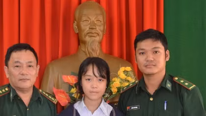 Nữ sinh rơi xuống sông trong đêm tối được Trung úy BĐBP cứu sống
