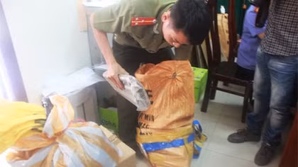 Bắt 4 đối tượng, thu gần 400 kg thuốc nổ và hàng ngàn kíp nổ