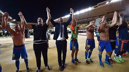 Thua trận, Valencia vẫn hiên ngang đi tiếp vào vòng Bảng Champions League