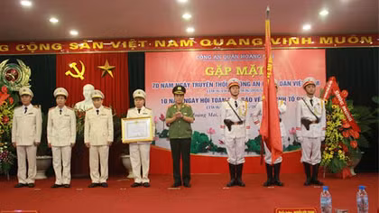Công an quận Hoàng Mai kỷ niệm 70 năm ngày truyền thống lực lượng CAND