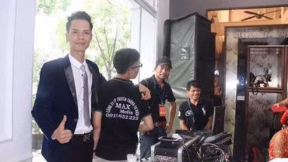 Bầu sô tự lăng xê và dùng ảnh nóng tống tiền "mối tình đầu thứ... 4"