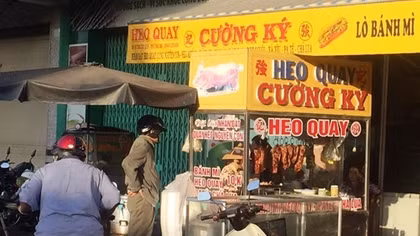 Hãi hùng phát hiện thịt heo quay ôi thiu, biến đổi màu và mùi vị 