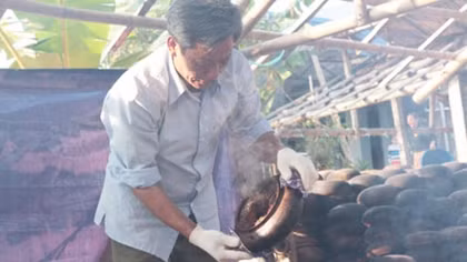 Cá kho làng Nhân Hậu 'tung hoành' ở trời Tây