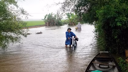 Ngập lụt giữa mùa khô do thủy điện bất ngờ xả lũ