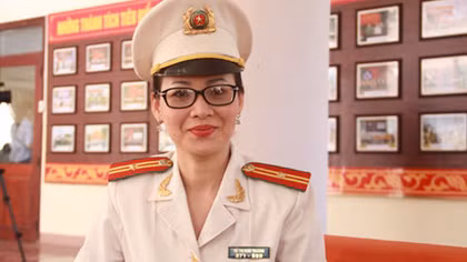 Tận tụy phục vụ nhân dân