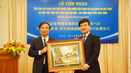 Thứ trưởng Đặng Văn Hiếu dự lễ tiếp nhận 50 ngàn USD của phía Nhật Bản ủng hộ Quỹ 'Nghĩa tình đồng đội CAND'